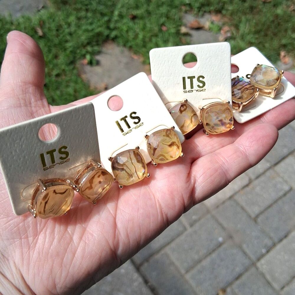 478 4 Pairs of Earrings Glass Cushion Post Alabaster Creamy Brown